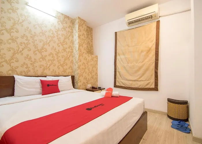 Reddoorz @ Pham Ngu Lao Street 3