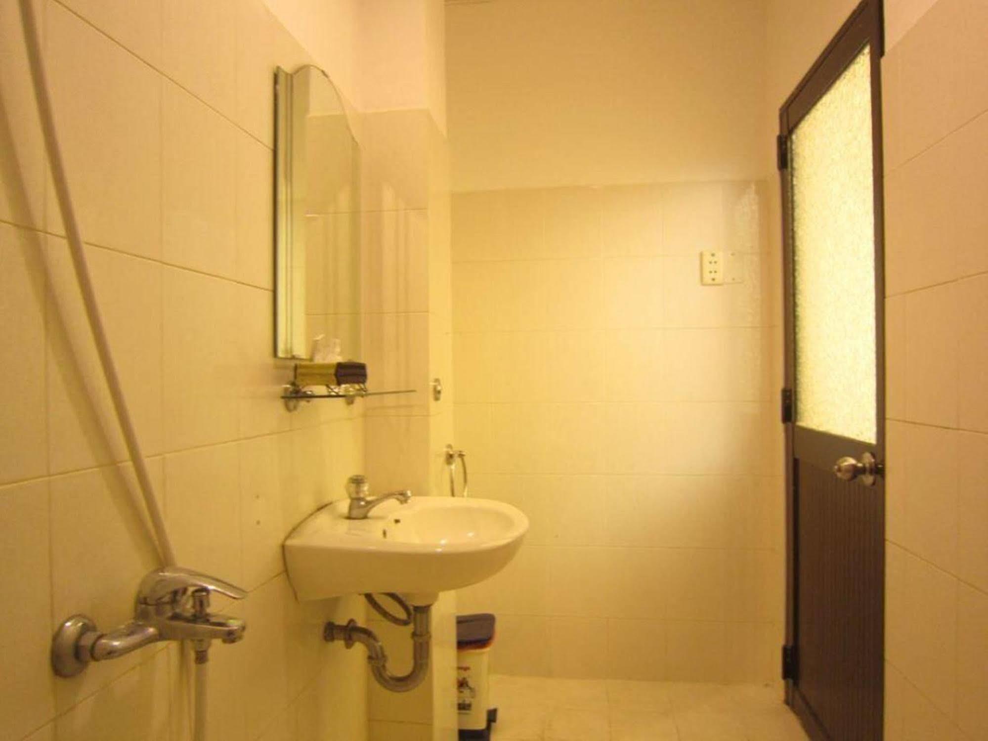Reddoorz @ Pham Ngu Lao Street 3 2*