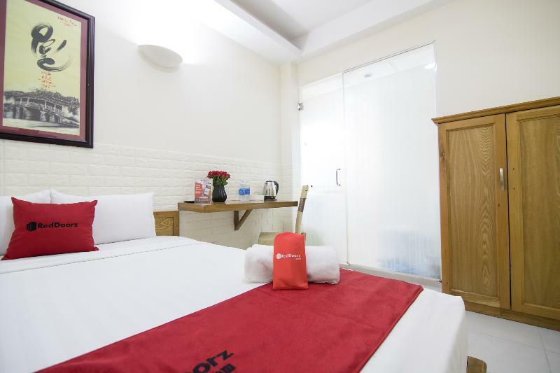 Reddoorz @ Pham Ngu Lao Street 3 Hotel 2*
